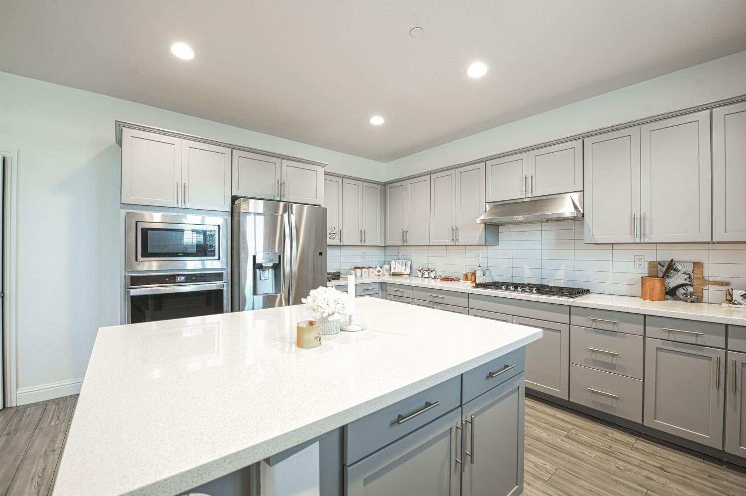 763 Howard St, Kingsburg, CA 93631