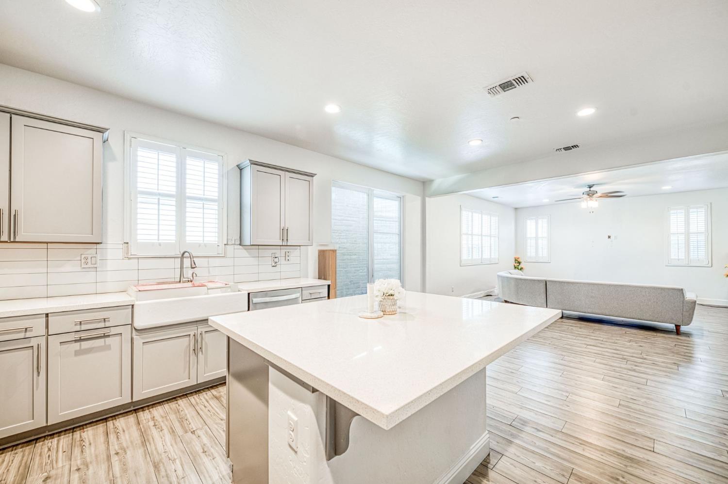 763 Howard St, Kingsburg, CA 93631