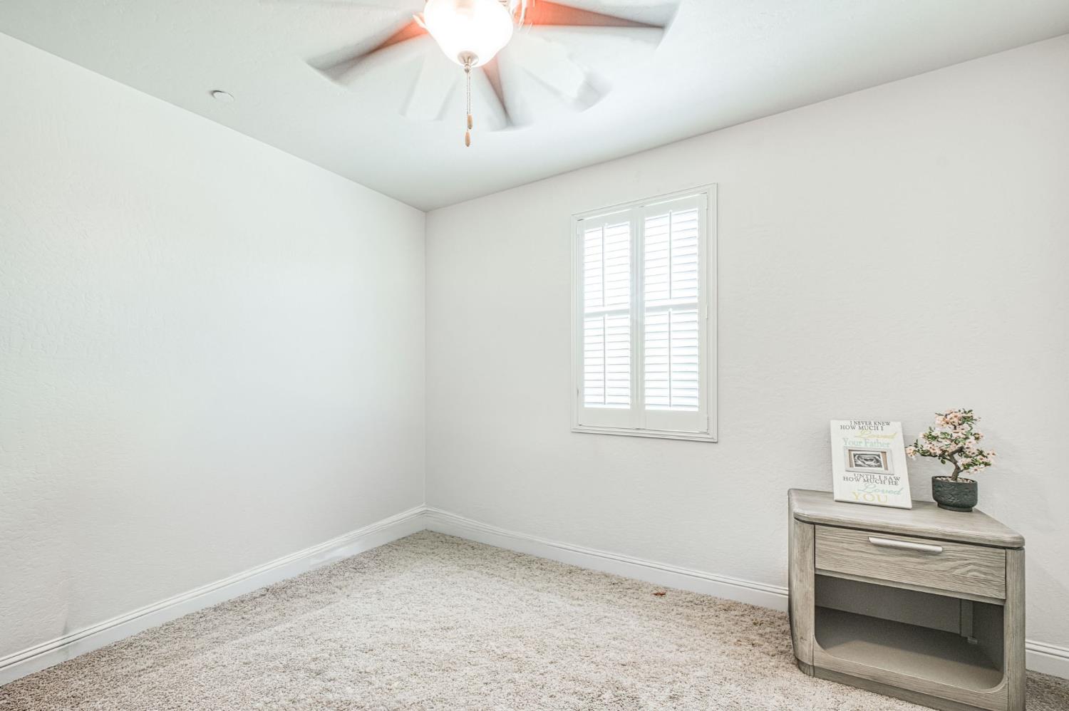 763 Howard St, Kingsburg, CA 93631