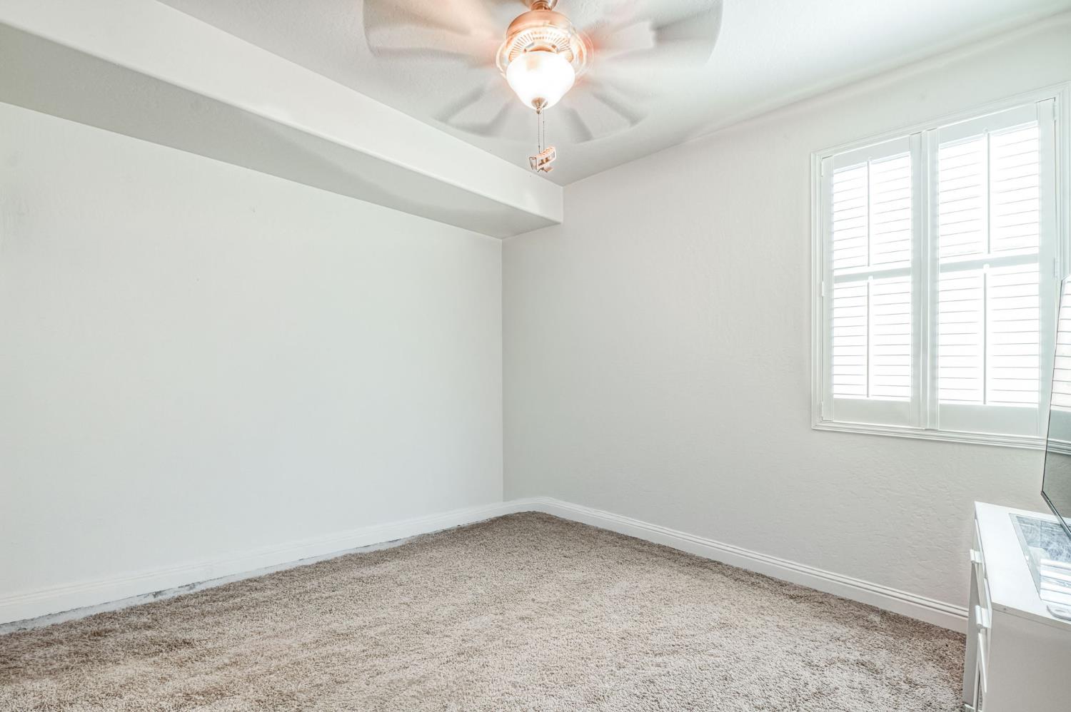 763 Howard St, Kingsburg, CA 93631
