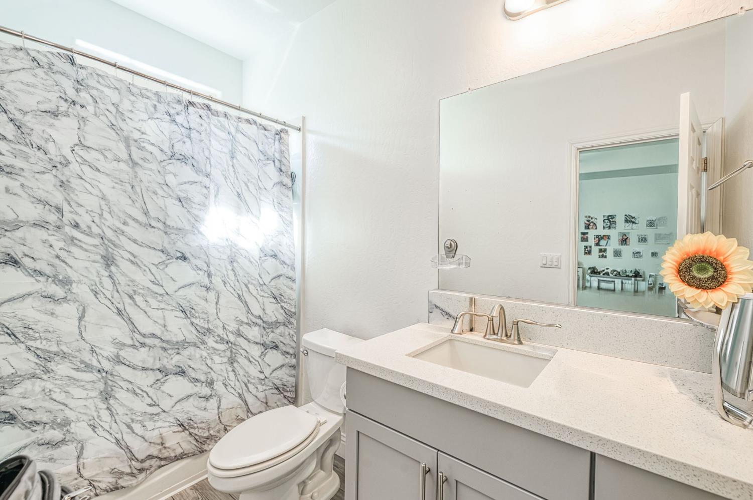763 Howard St, Kingsburg, CA 93631