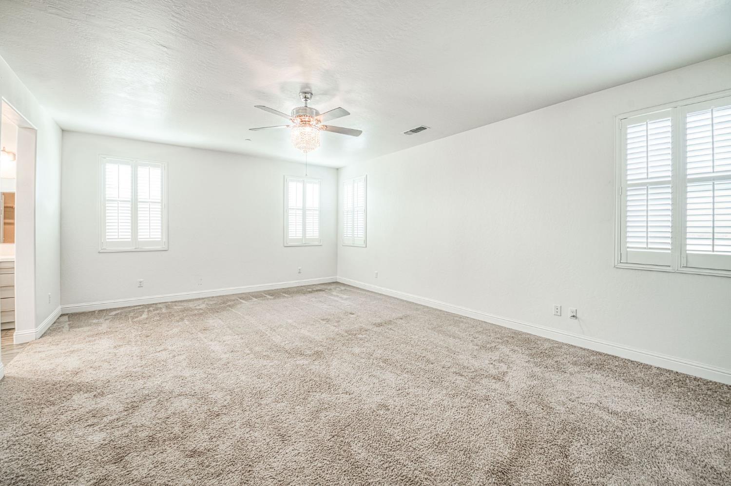 763 Howard St, Kingsburg, CA 93631