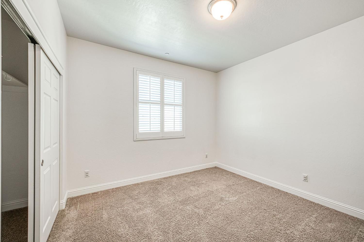 763 Howard St, Kingsburg, CA 93631