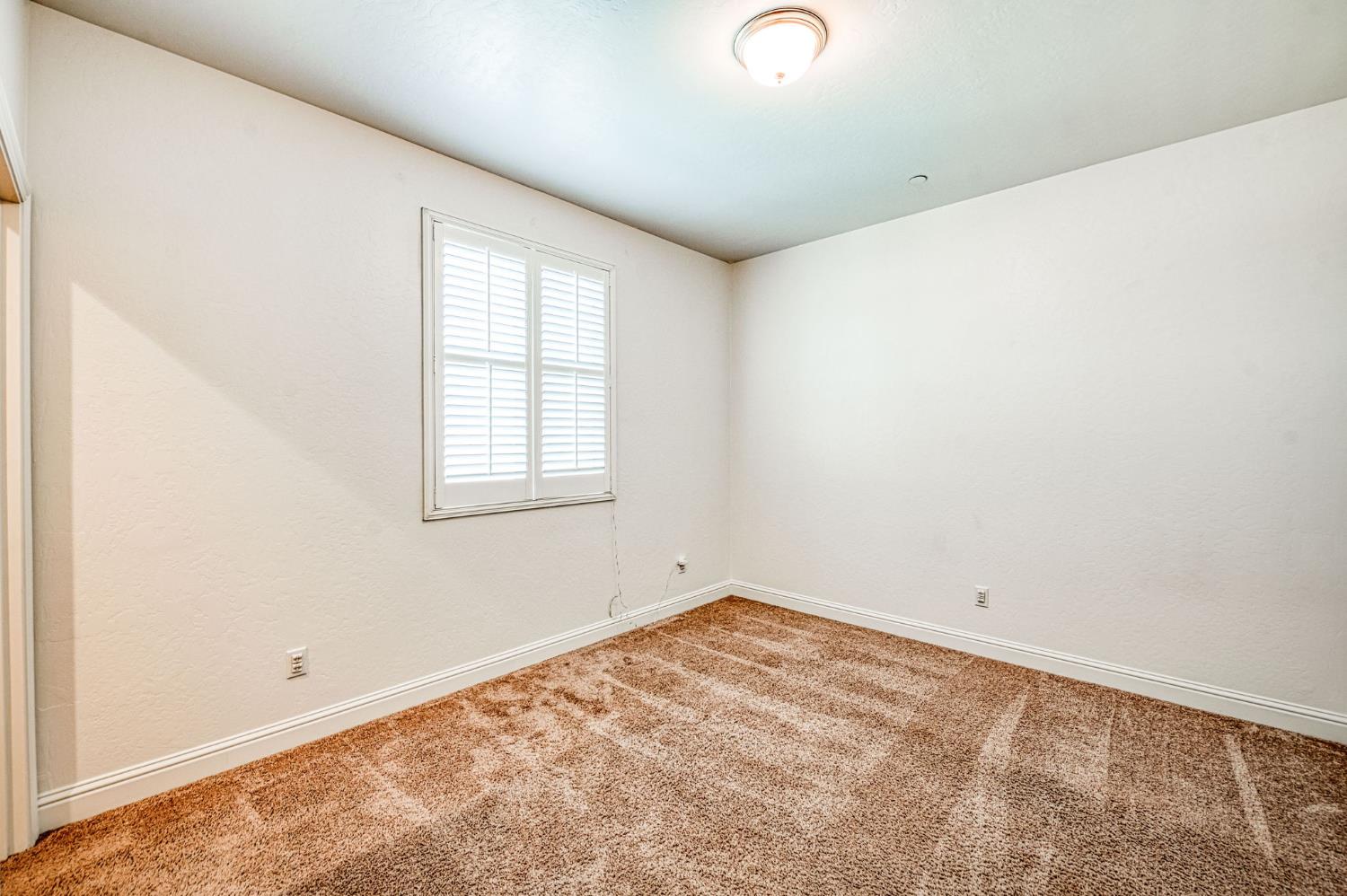 763 Howard St, Kingsburg, CA 93631