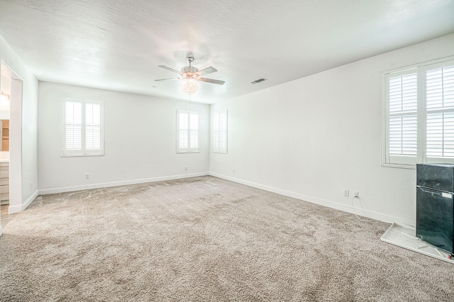 763 Howard St, Kingsburg, CA 93631