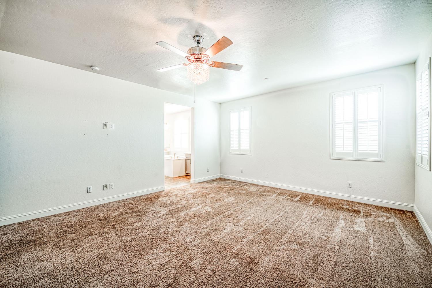 763 Howard St, Kingsburg, CA 93631