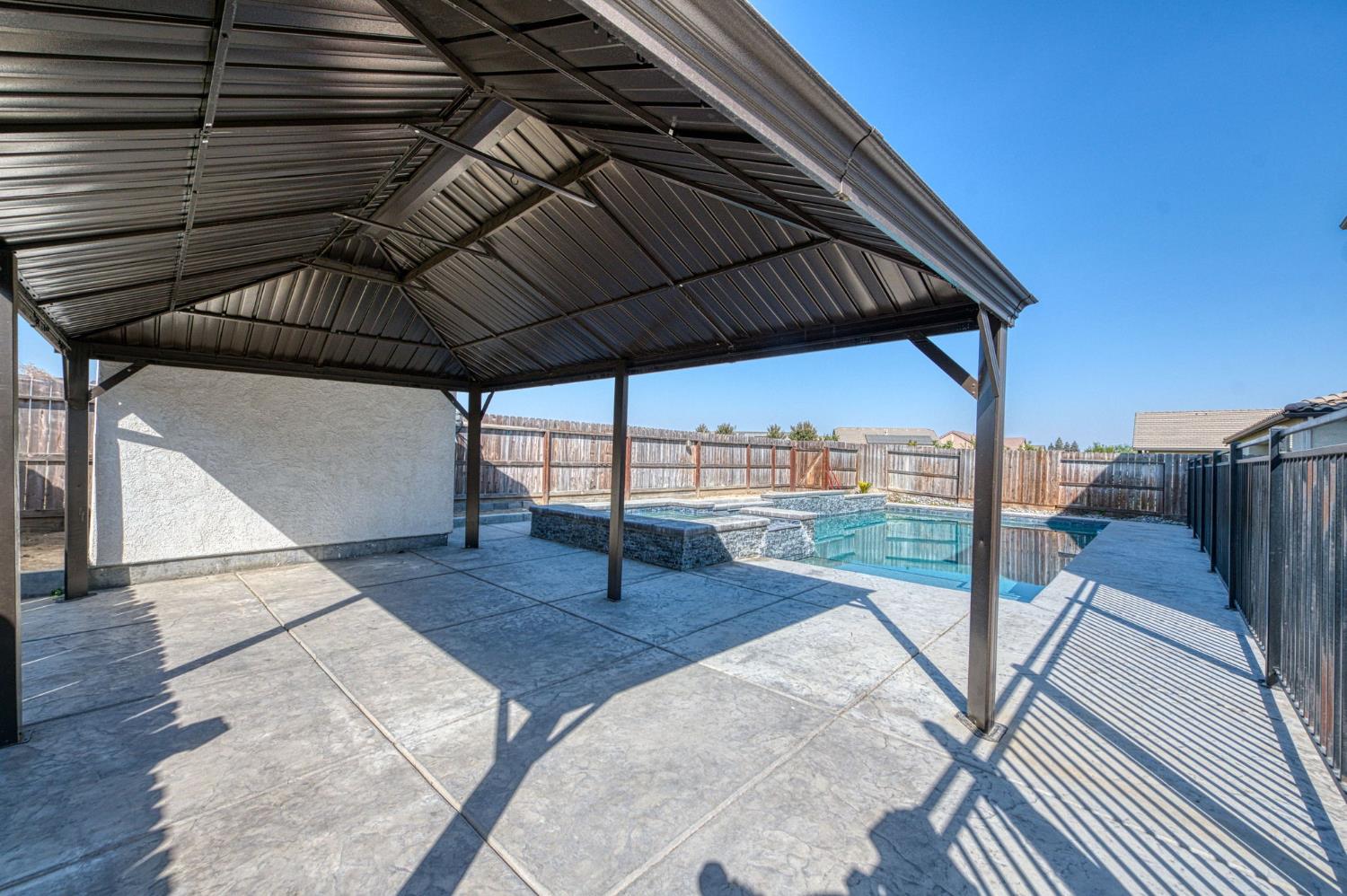 763 Howard St, Kingsburg, CA 93631