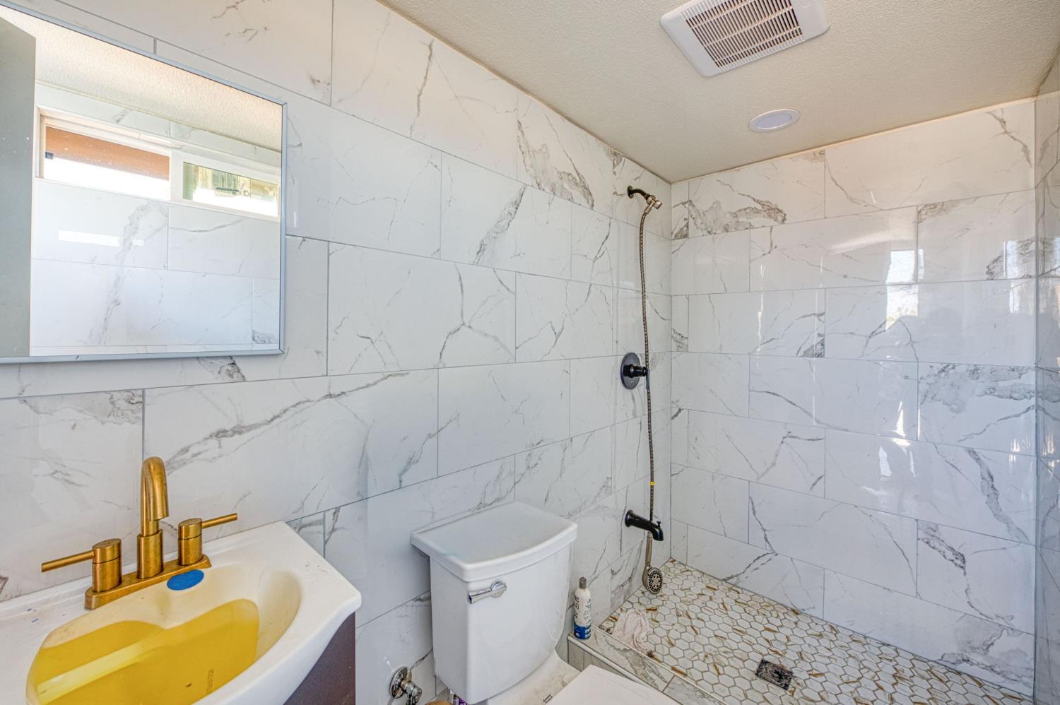 763 Howard St, Kingsburg, CA 93631