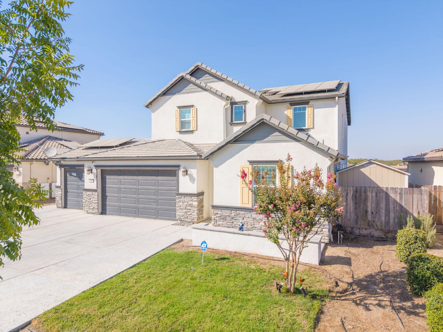 763 Howard St, Kingsburg, CA 93631