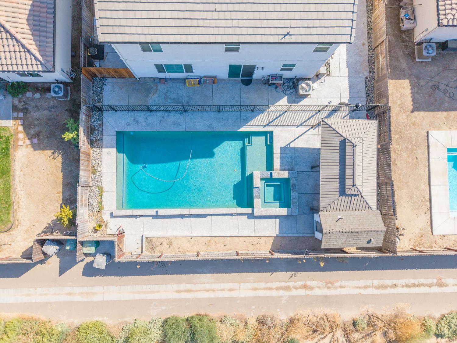 763 Howard St, Kingsburg, CA 93631
