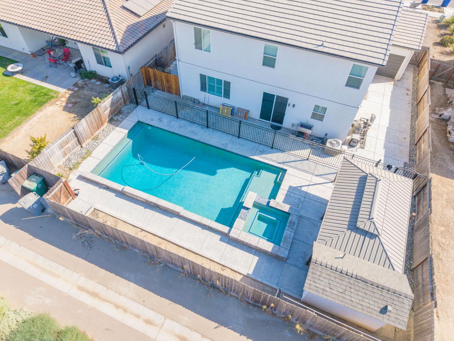 763 Howard St, Kingsburg, CA 93631