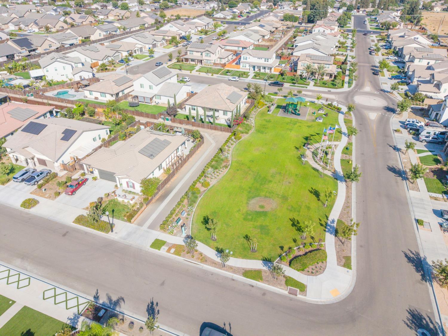 763 Howard St, Kingsburg, CA 93631