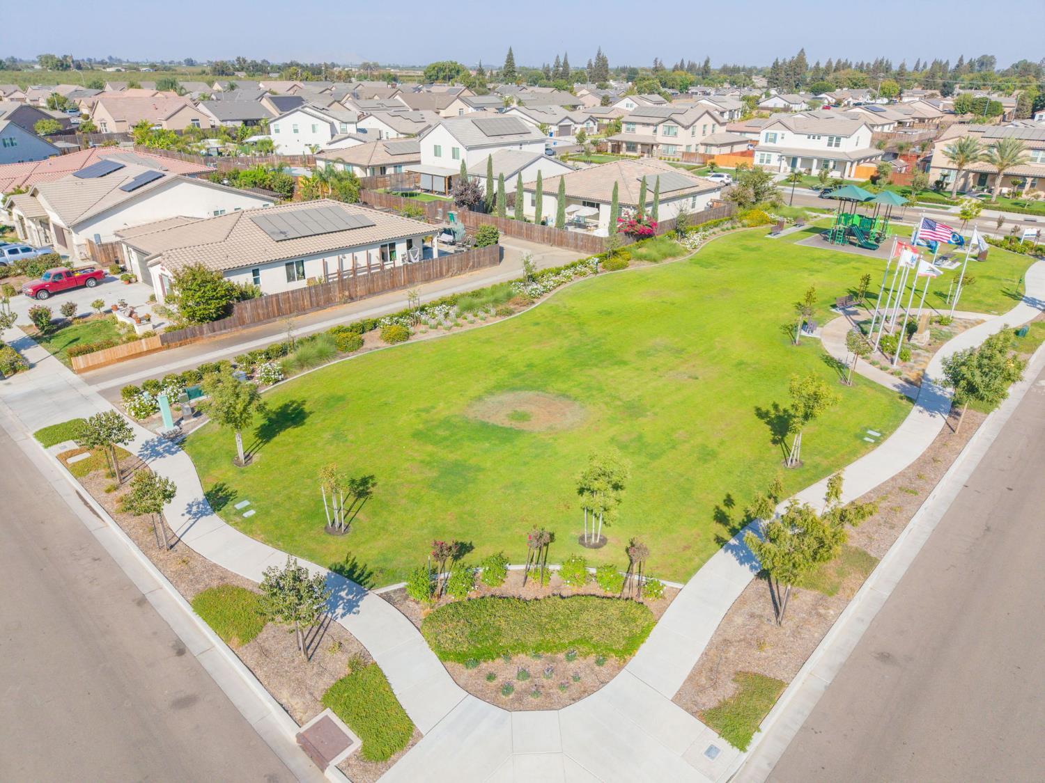 763 Howard St, Kingsburg, CA 93631