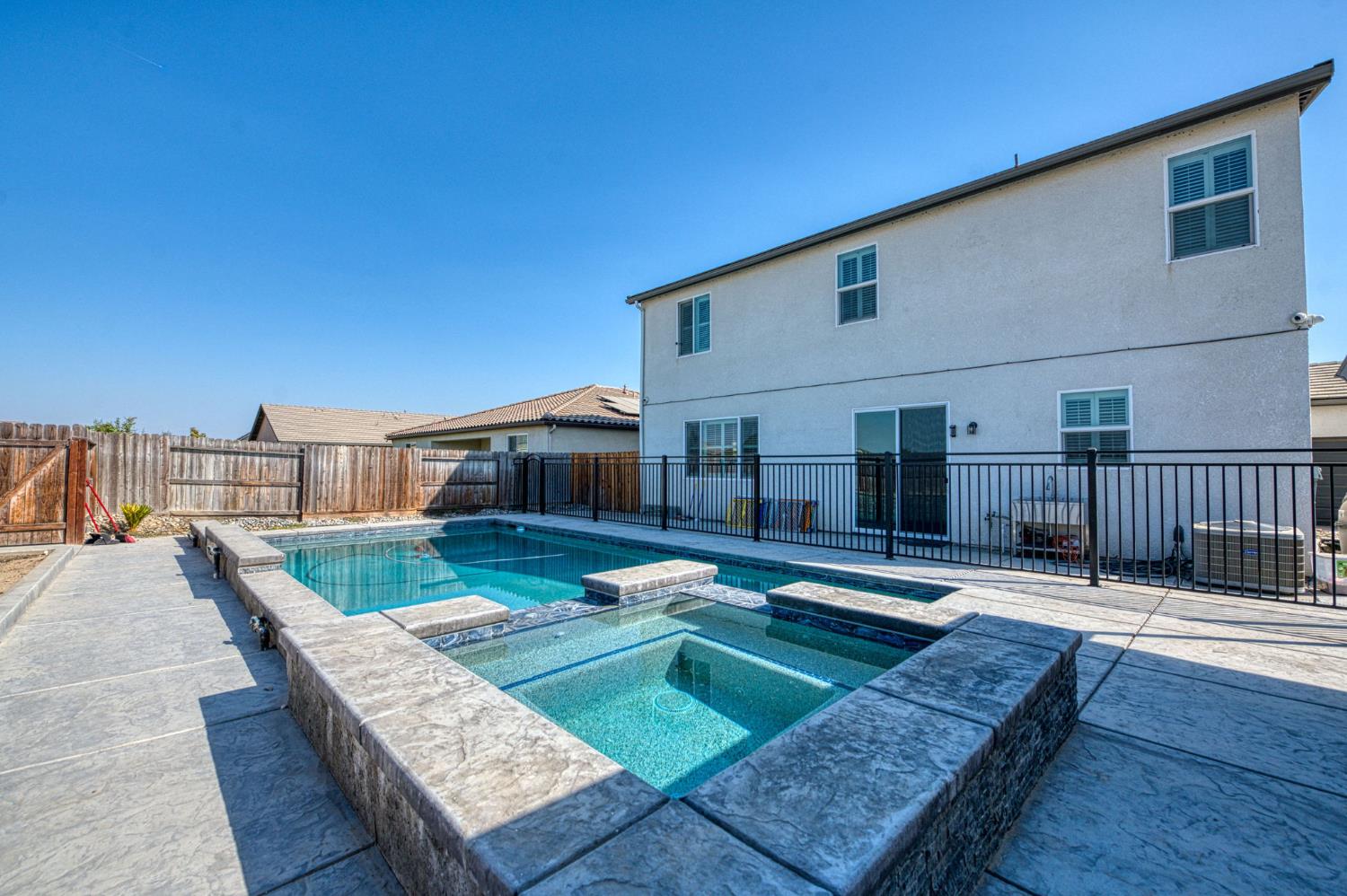763 Howard St, Kingsburg, CA 93631