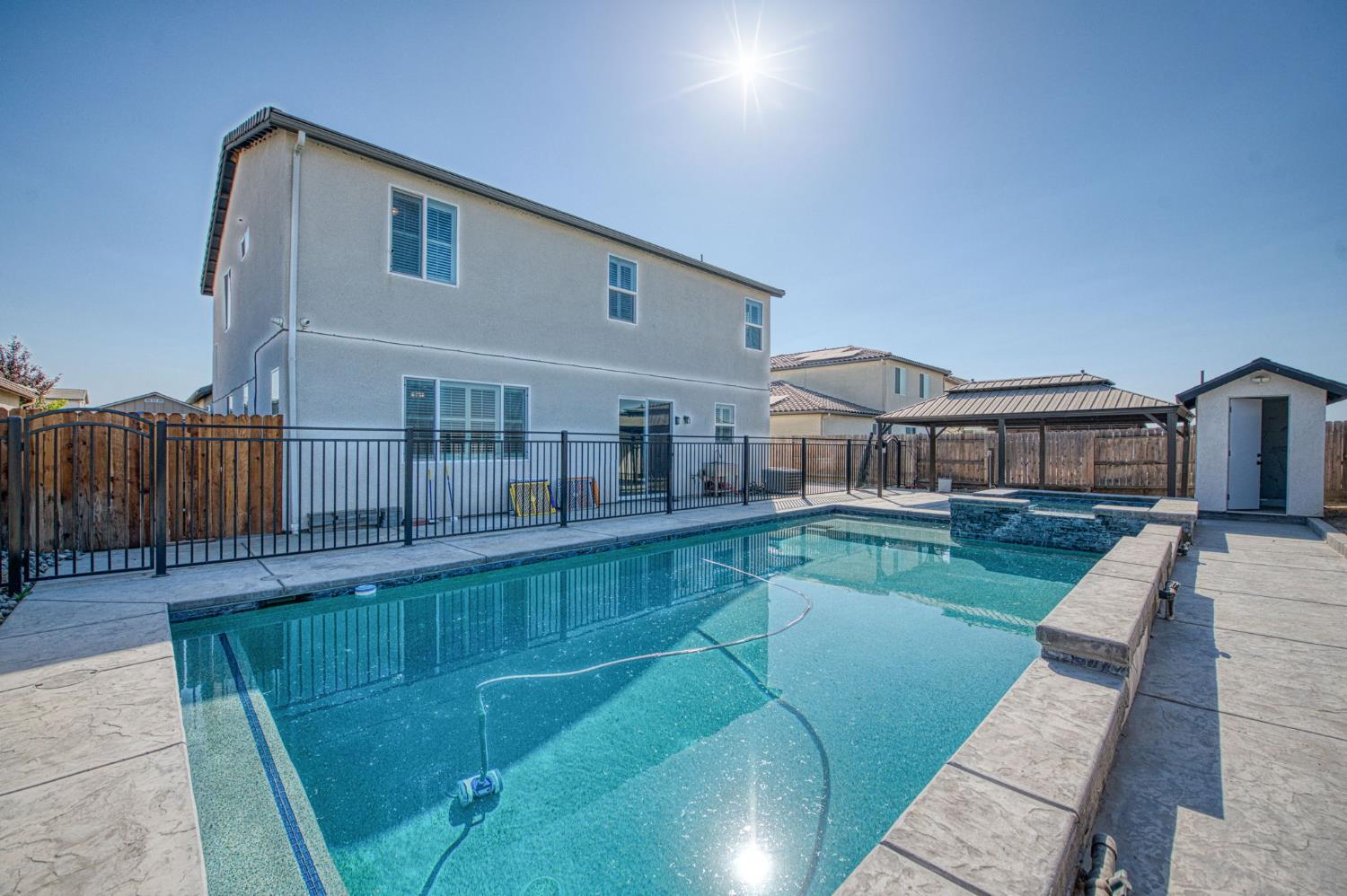 763 Howard St, Kingsburg, CA 93631