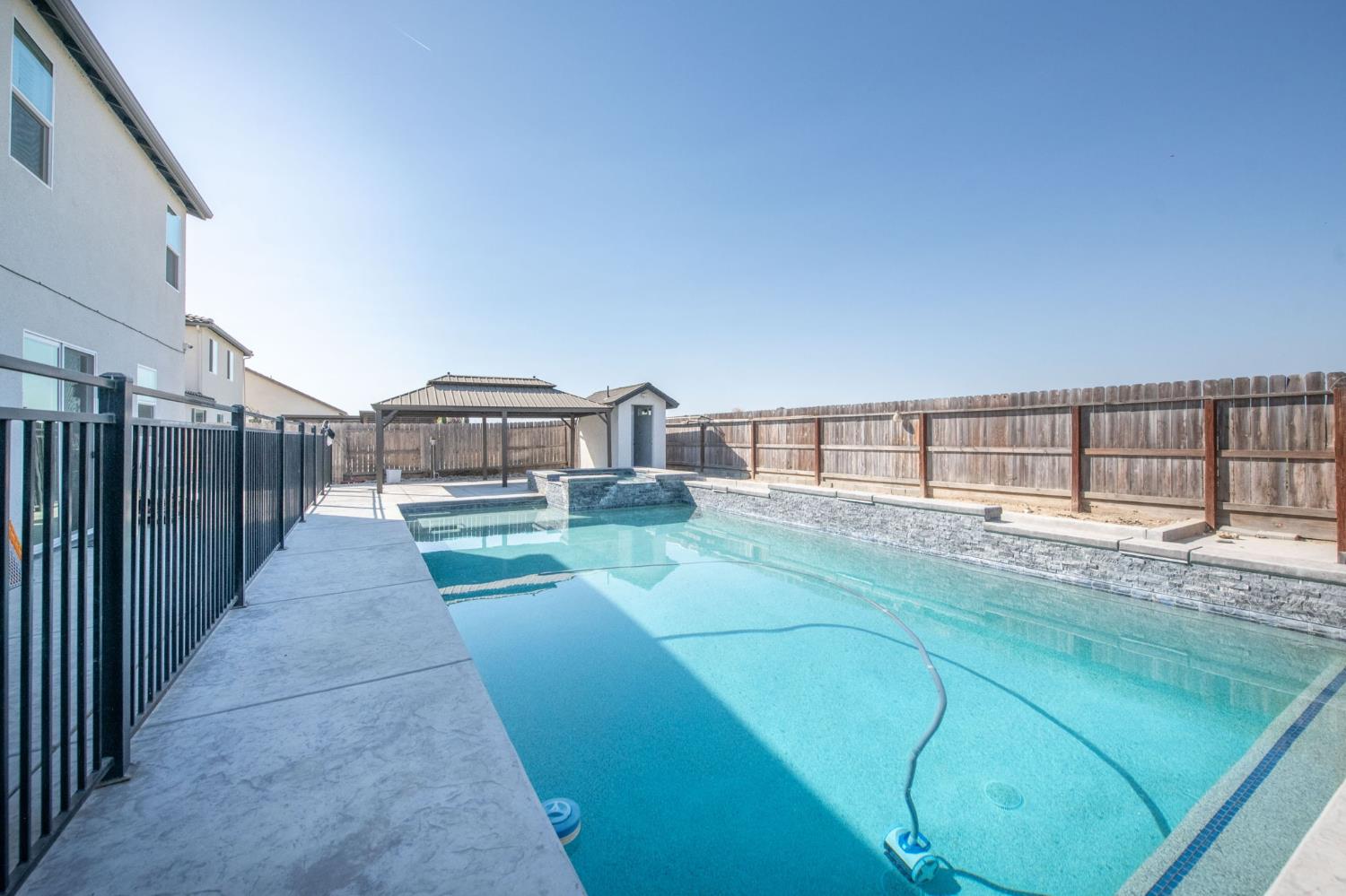 763 Howard St, Kingsburg, CA 93631