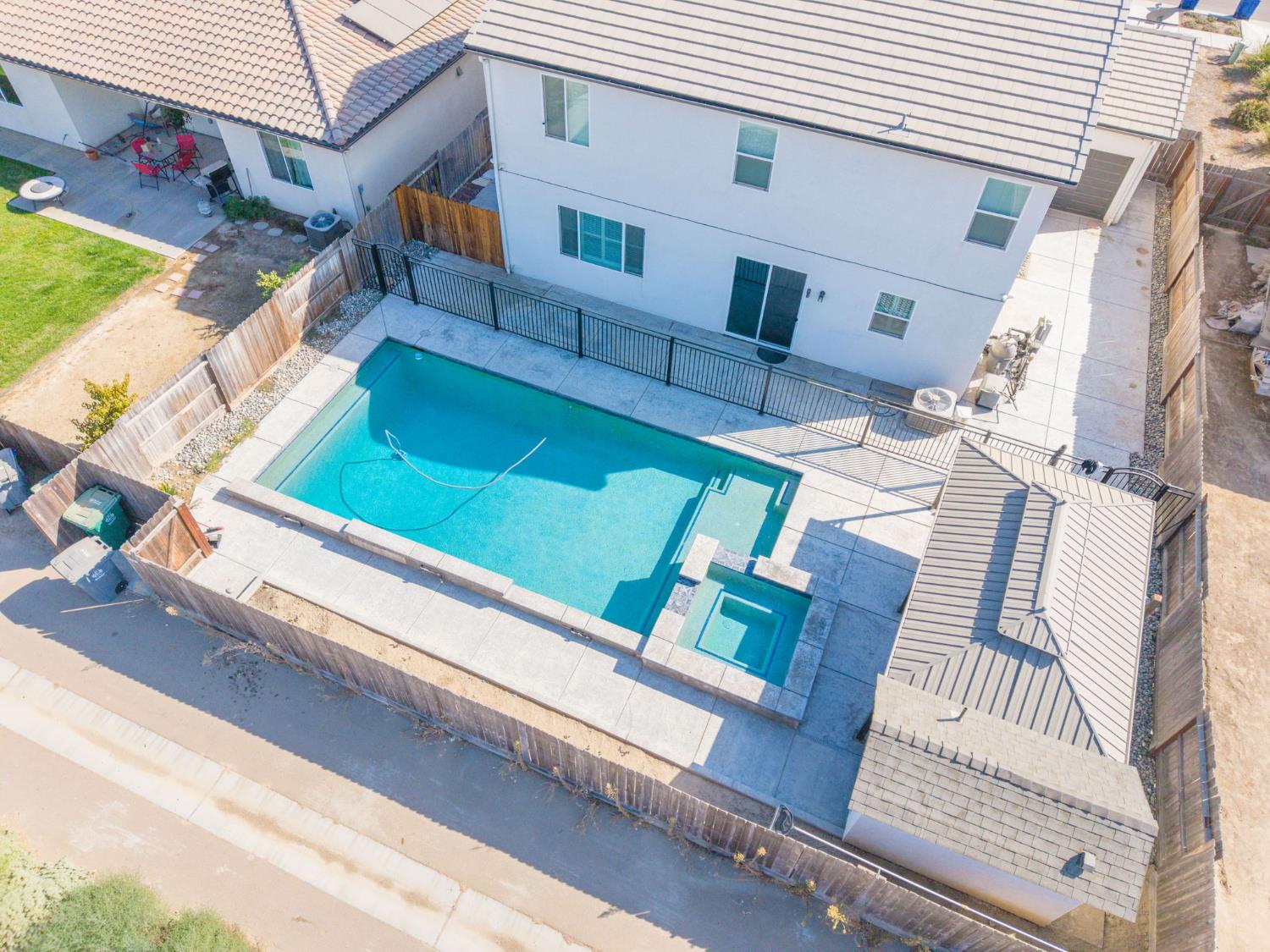763 Howard St, Kingsburg, CA 93631