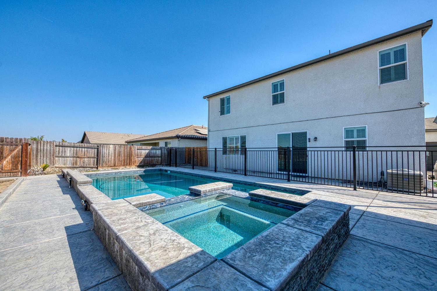 763 Howard St, Kingsburg, CA 93631