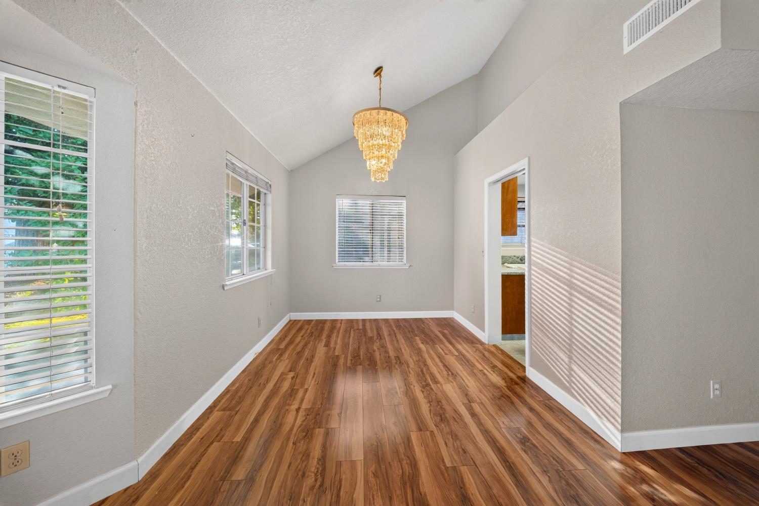 4129 W Regency Ave, Fresno, CA 93722