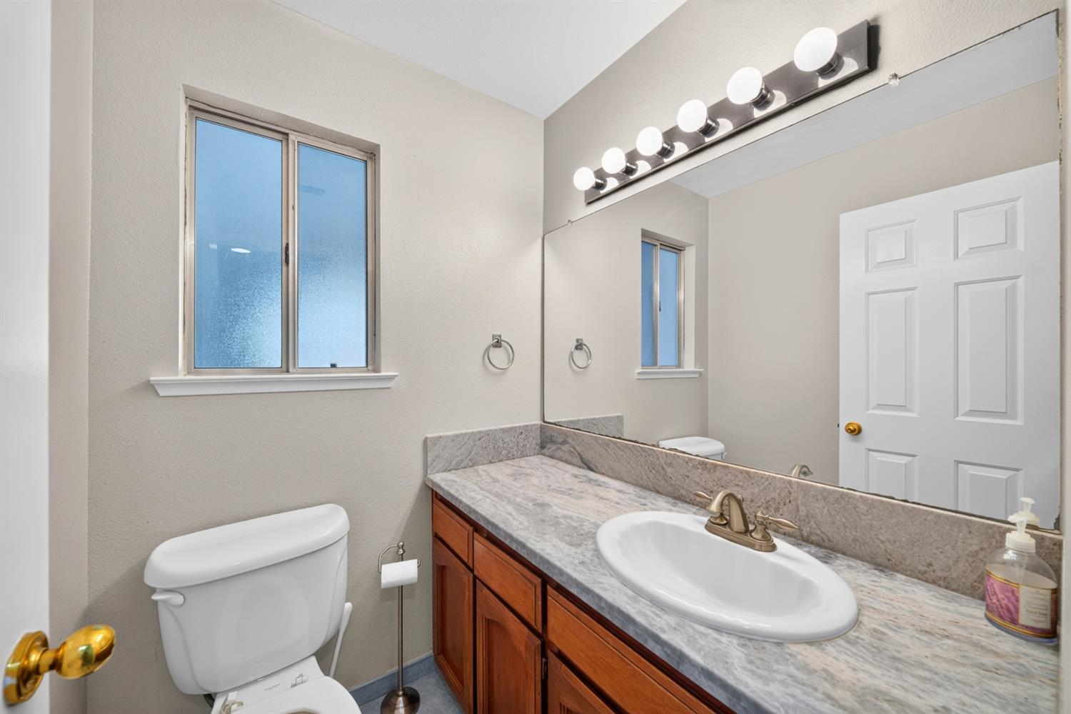 4129 W Regency Ave, Fresno, CA 93722