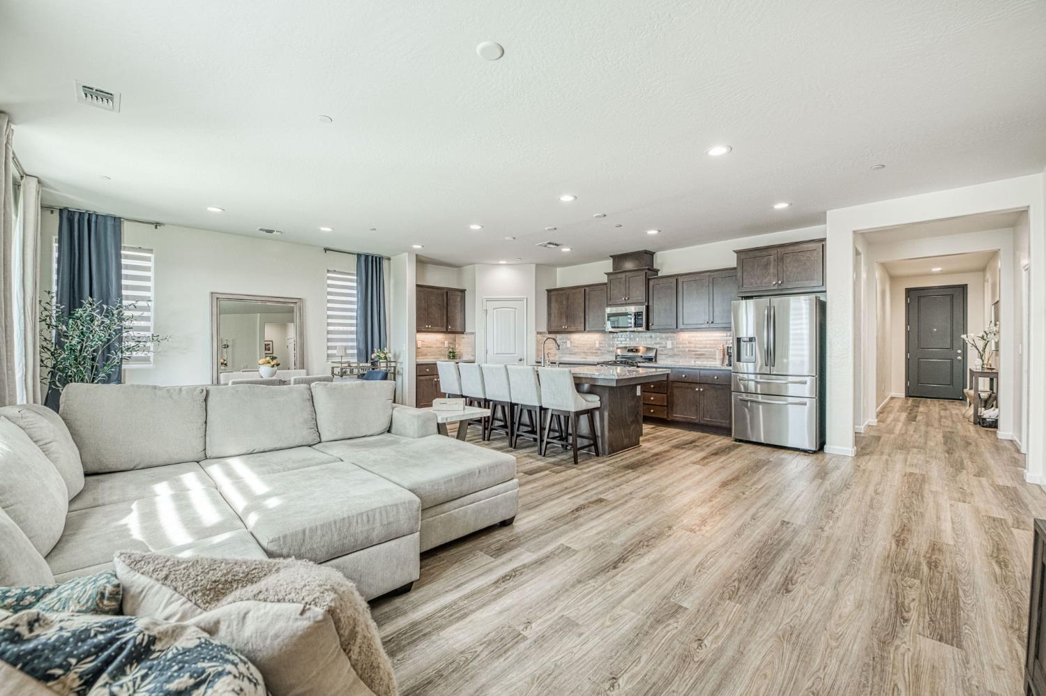 720 S Kandarian Ave, Fowler, CA 93625