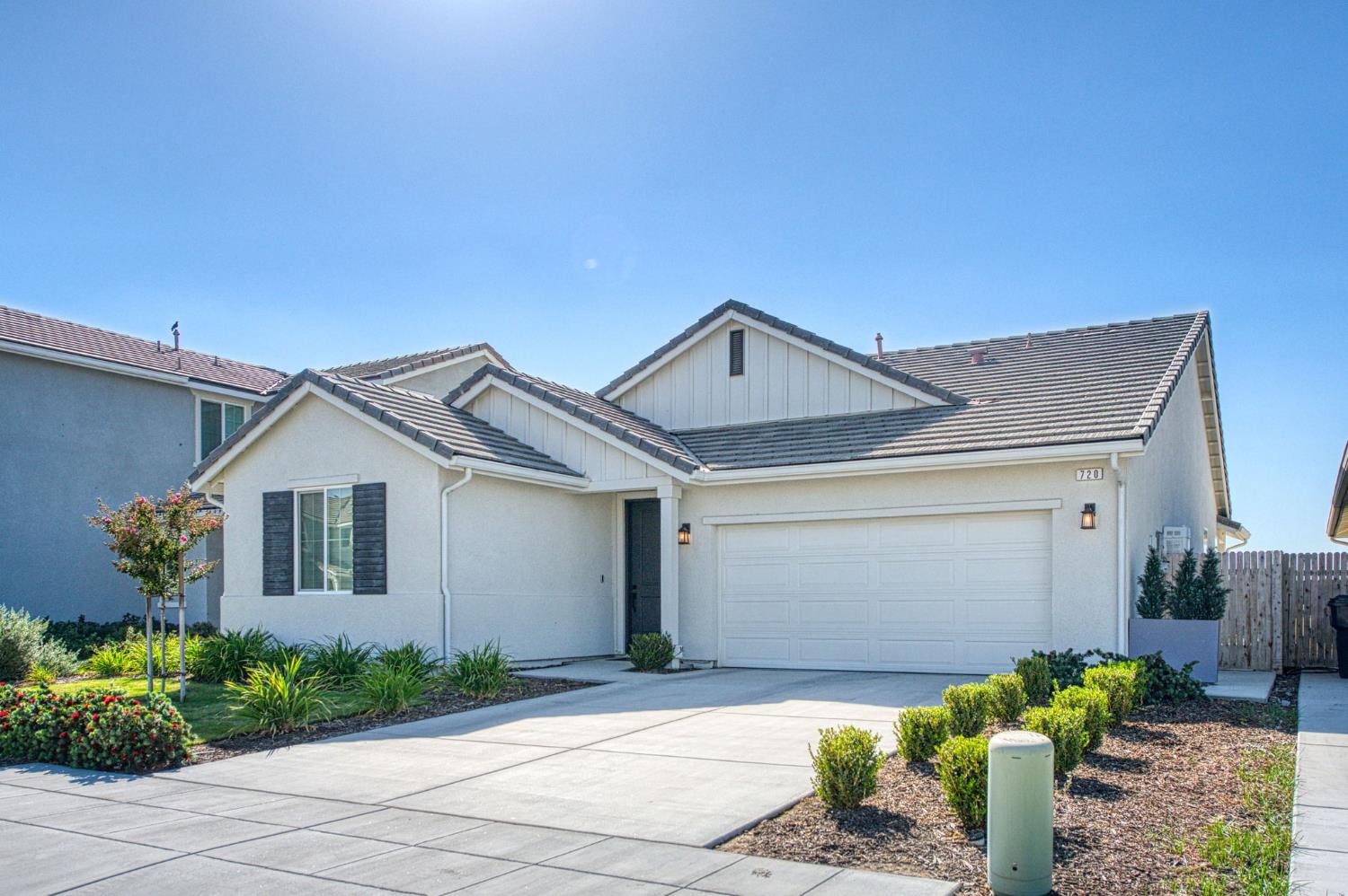 720 S Kandarian Ave, Fowler, CA 93625