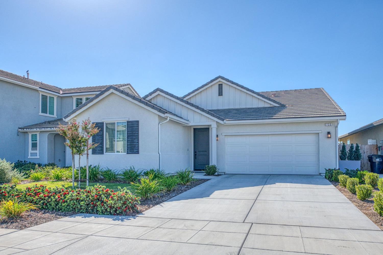 720 S Kandarian Ave, Fowler, CA 93625