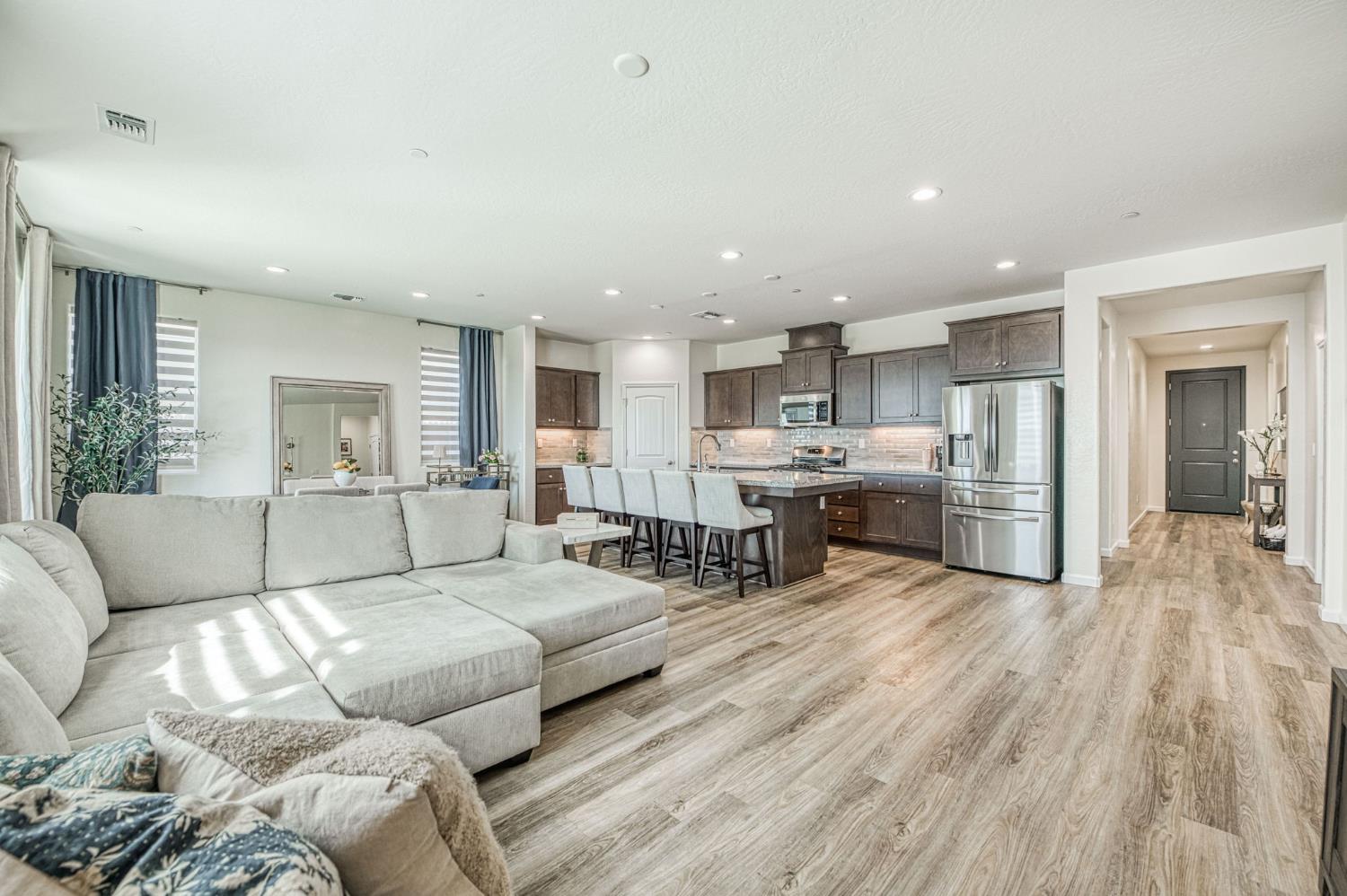 720 S Kandarian Ave, Fowler, CA 93625