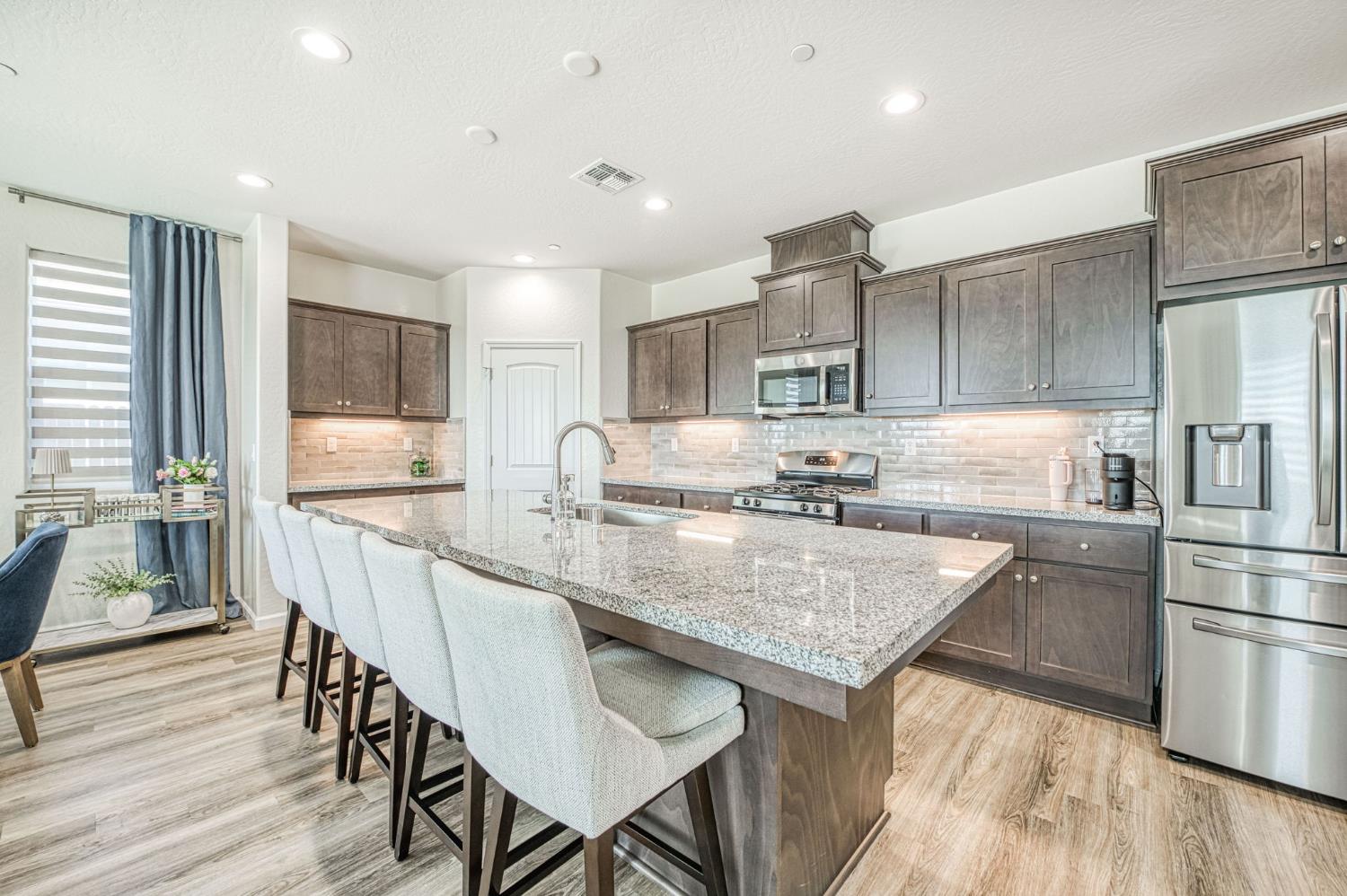 720 S Kandarian Ave, Fowler, CA 93625