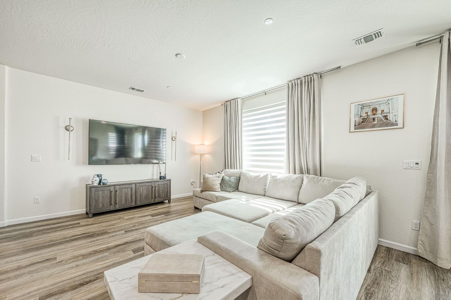 720 S Kandarian Ave, Fowler, CA 93625