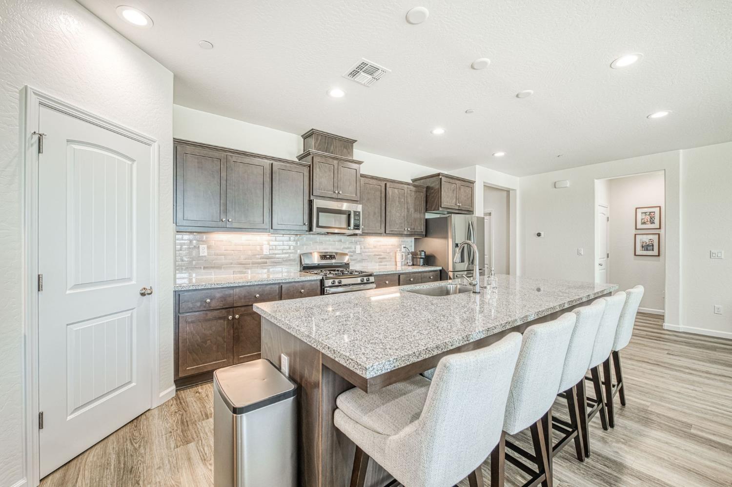 720 S Kandarian Ave, Fowler, CA 93625