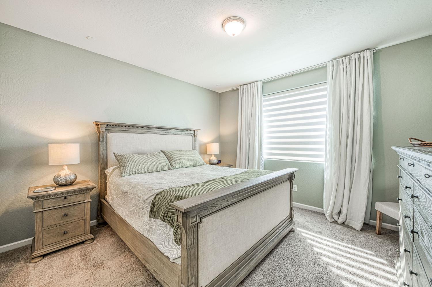 720 S Kandarian Ave, Fowler, CA 93625
