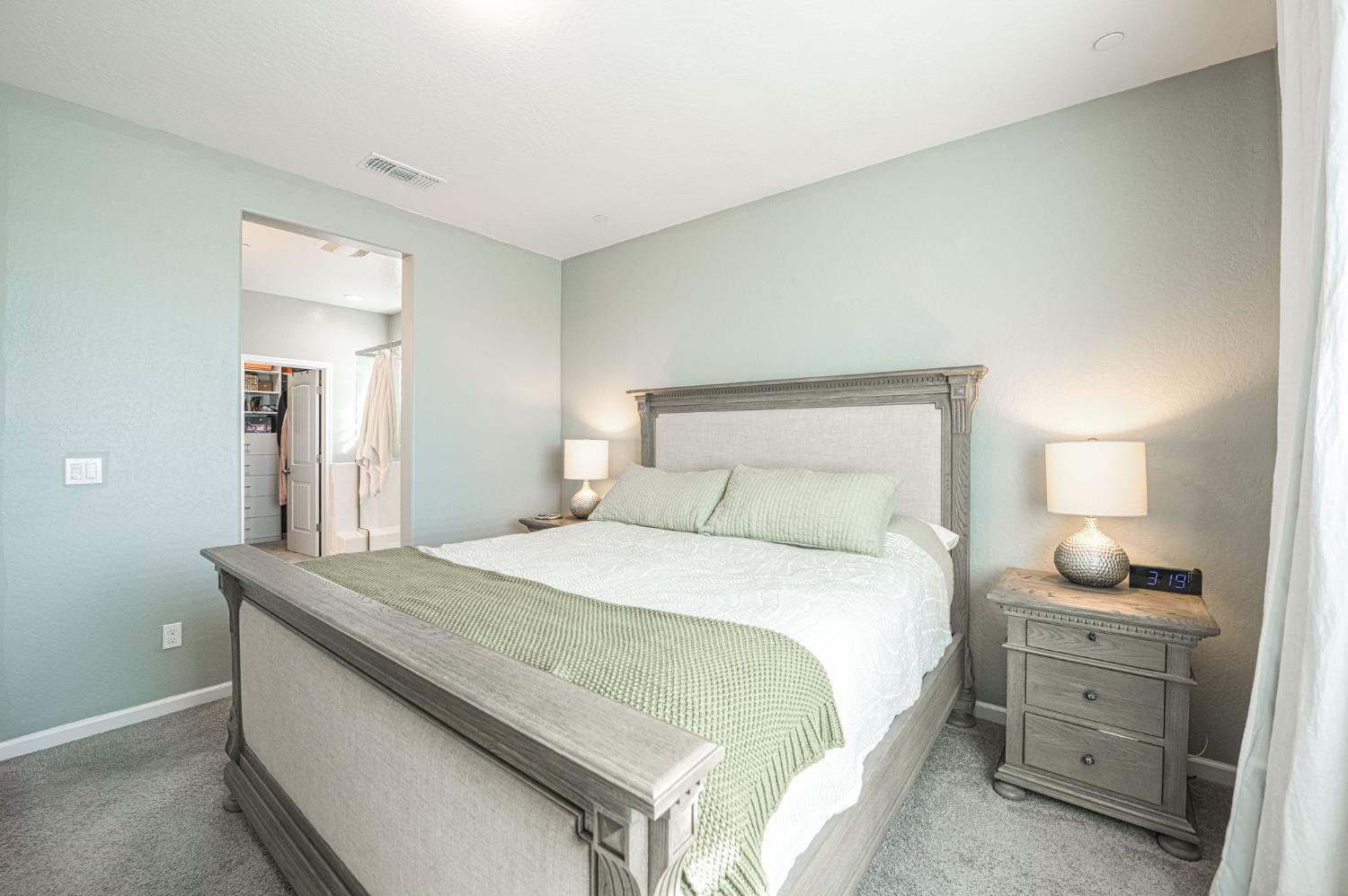 720 S Kandarian Ave, Fowler, CA 93625