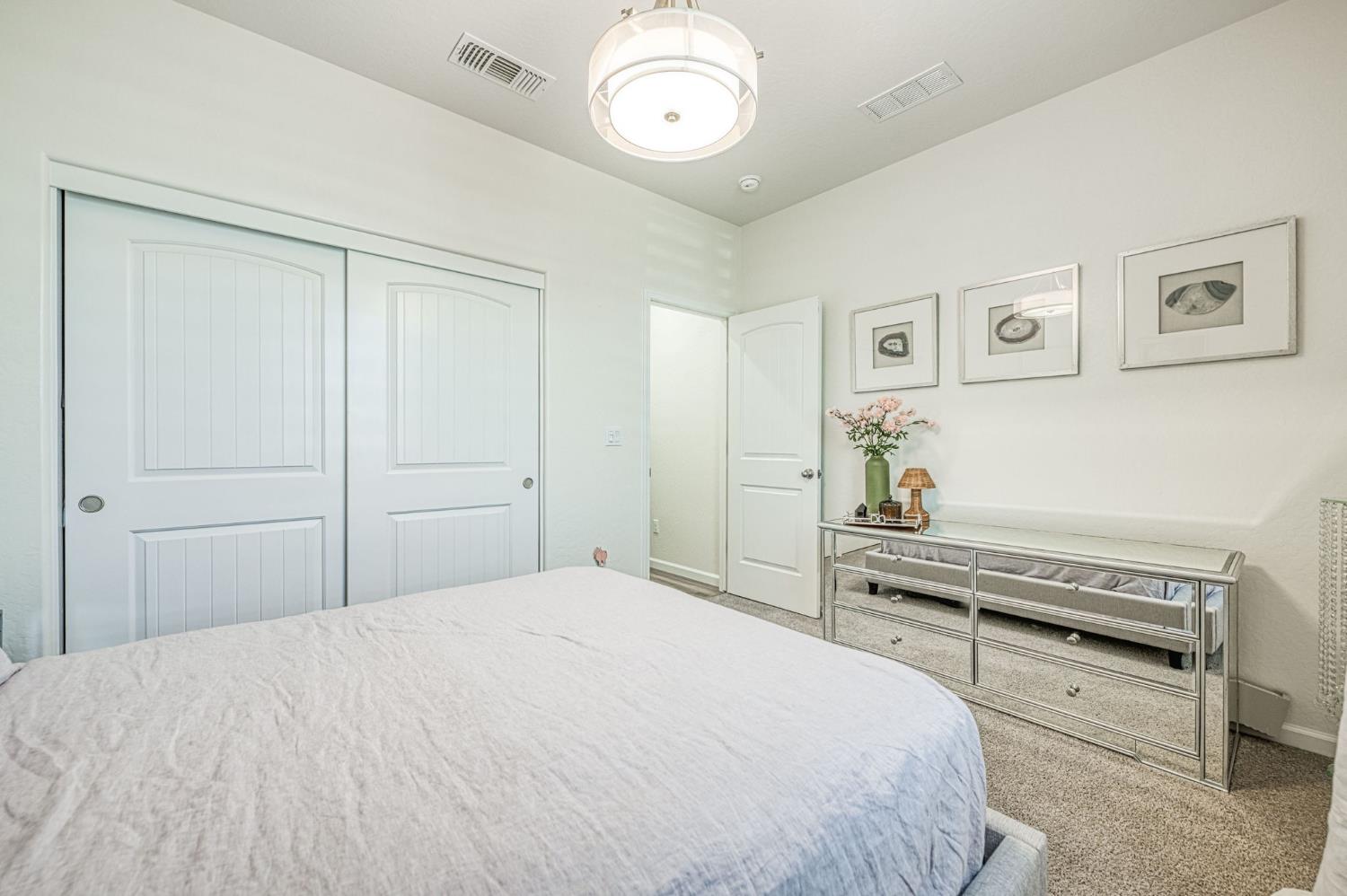 720 S Kandarian Ave, Fowler, CA 93625