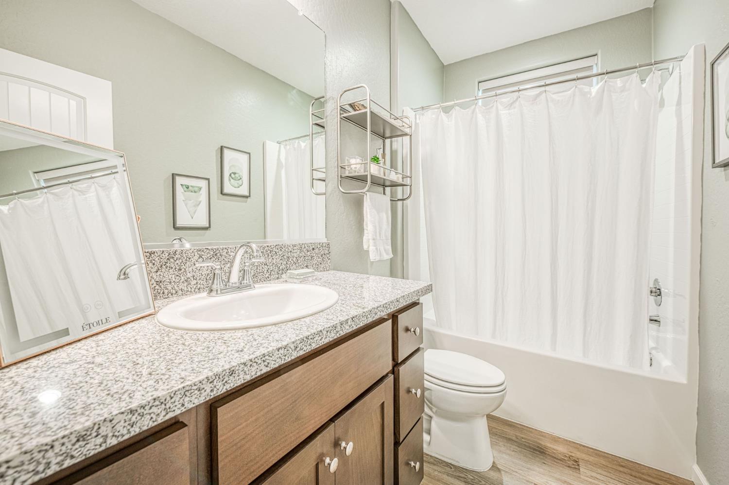 720 S Kandarian Ave, Fowler, CA 93625