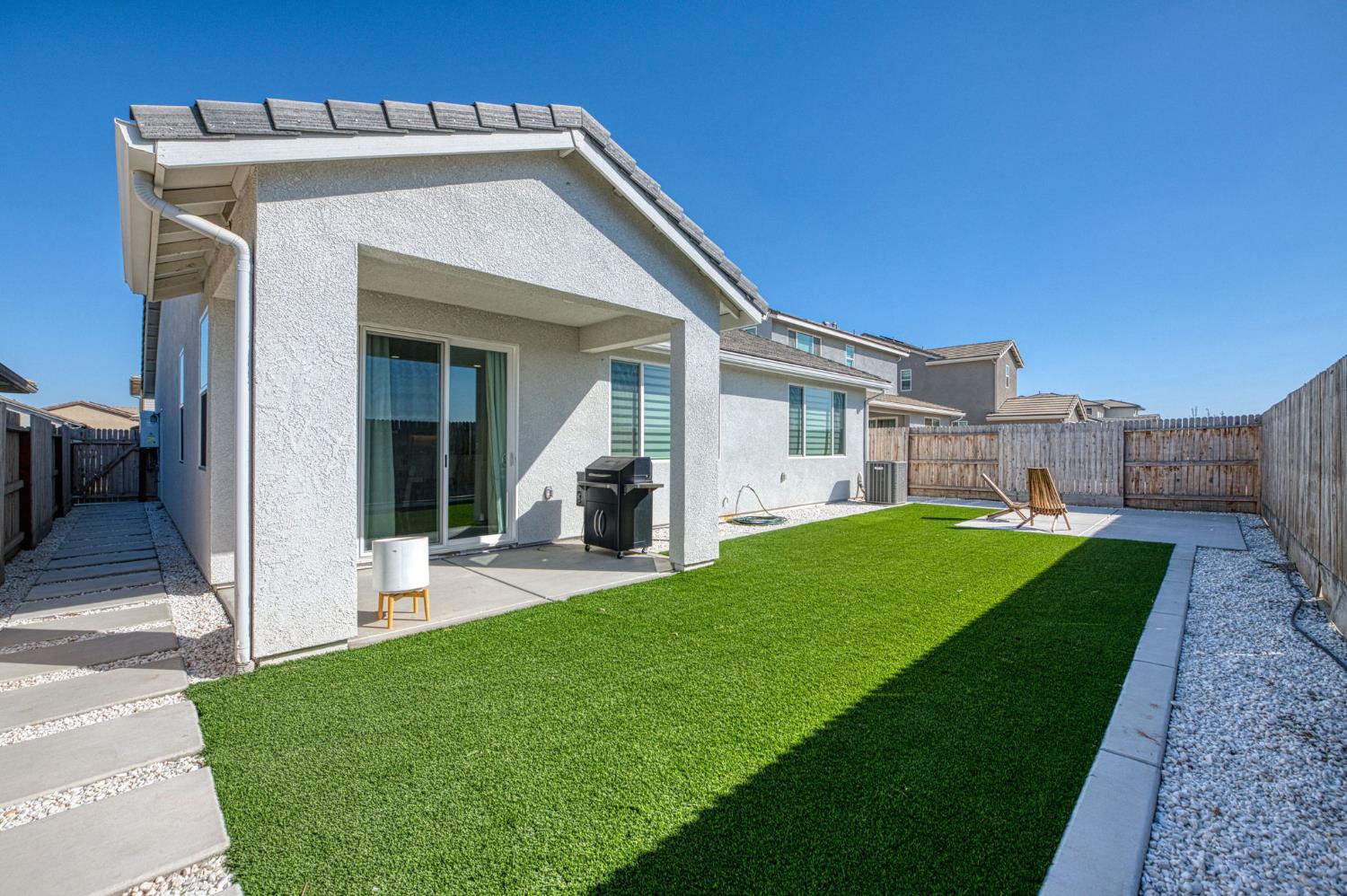 720 S Kandarian Ave, Fowler, CA 93625