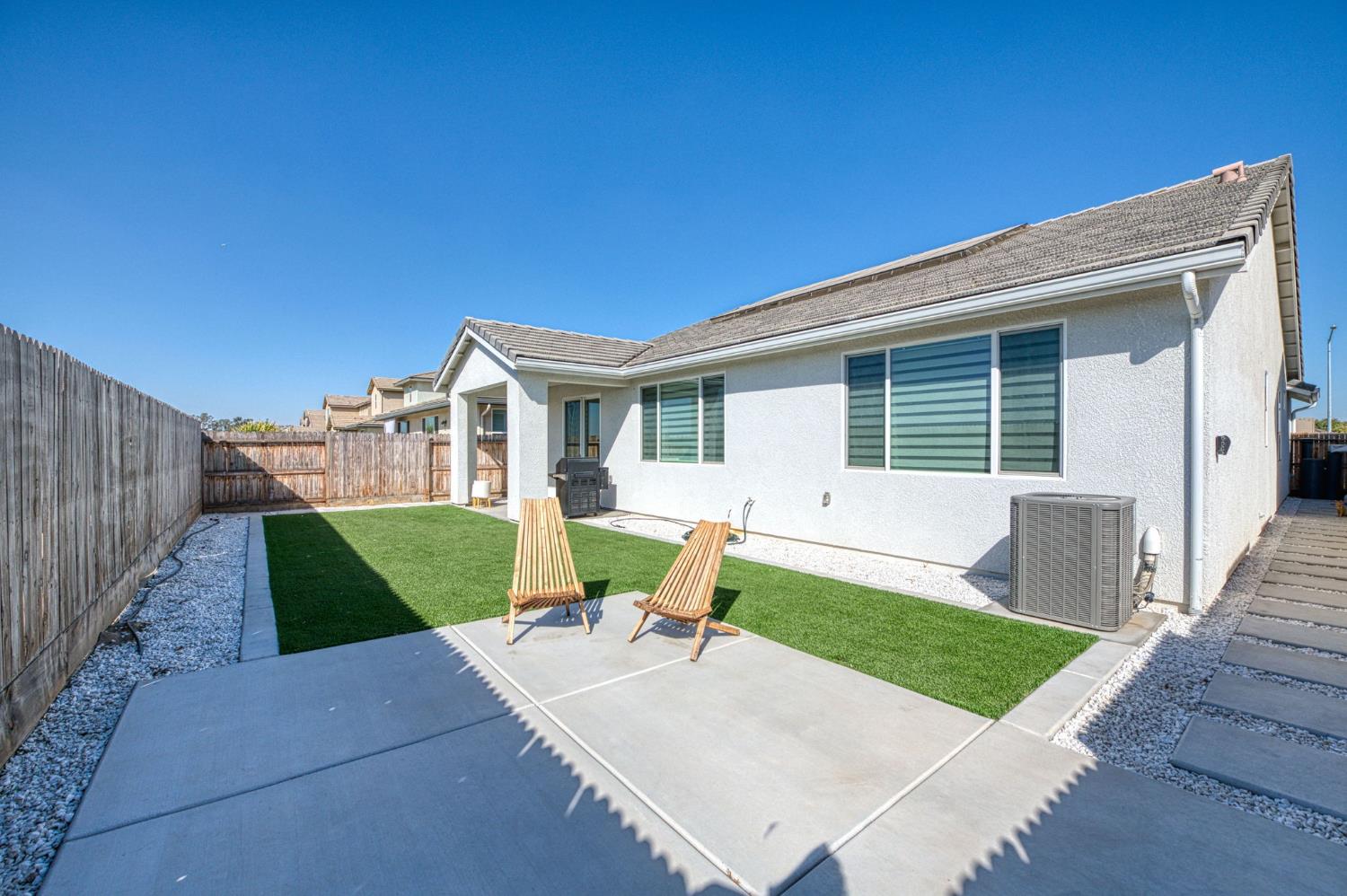 720 S Kandarian Ave, Fowler, CA 93625
