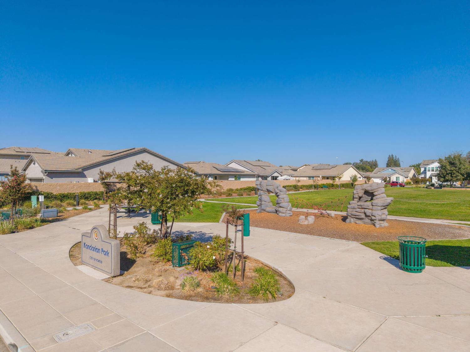 720 S Kandarian Ave, Fowler, CA 93625