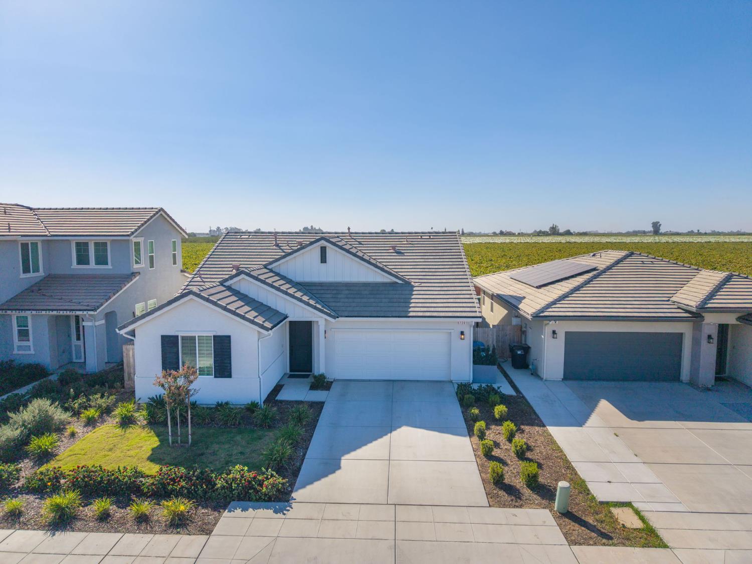 720 S Kandarian Ave, Fowler, CA 93625