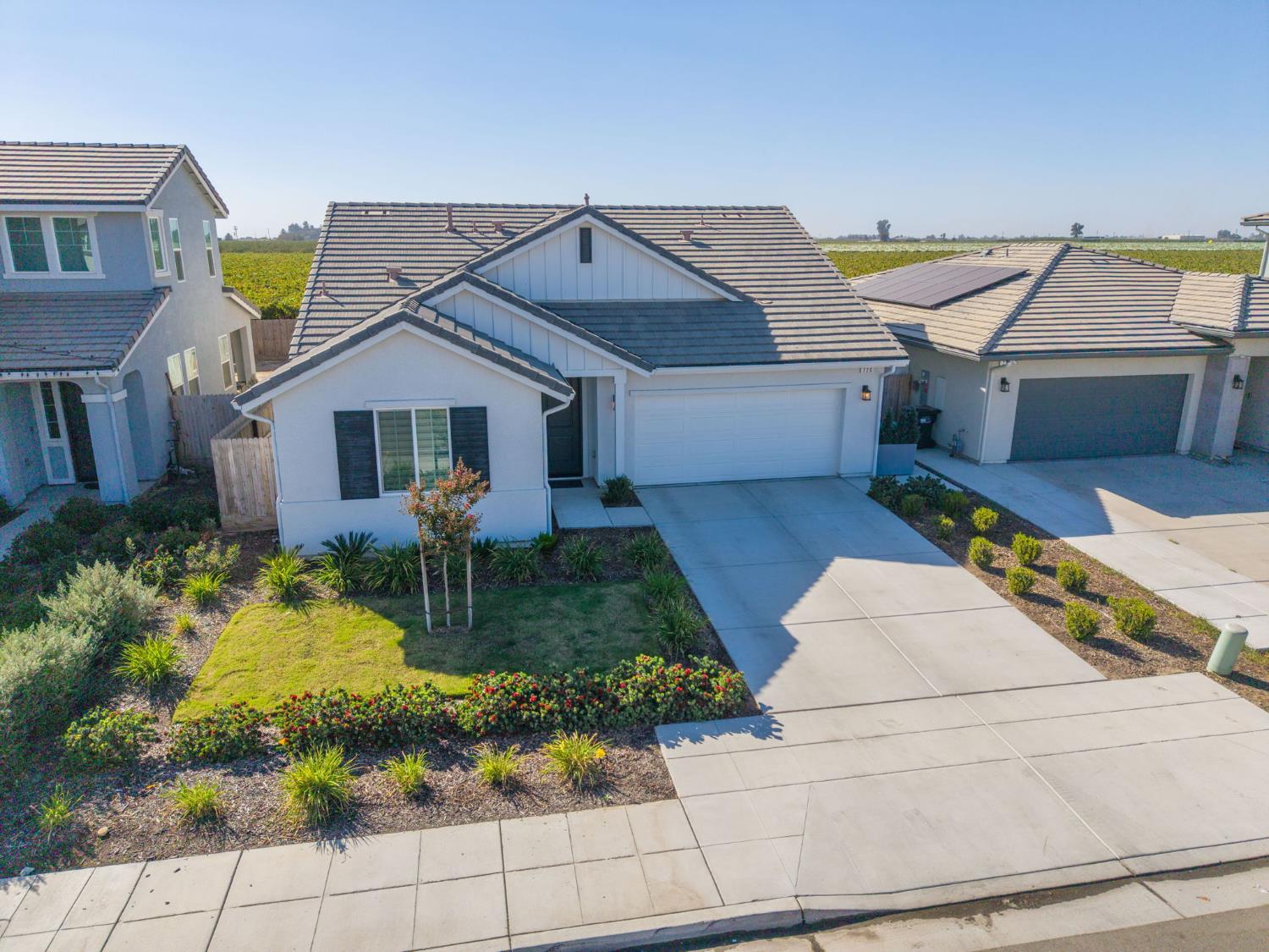 720 S Kandarian Ave, Fowler, CA 93625