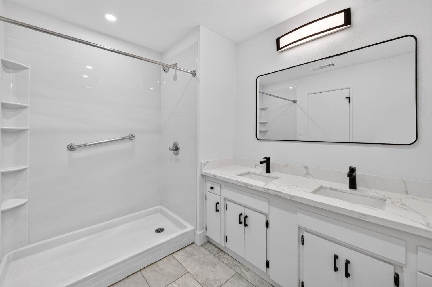 4665 N Bond Ave, Fresno, CA 93726