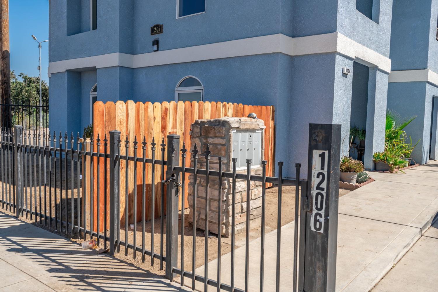 1206 Tulare, Fresno, CA 93706