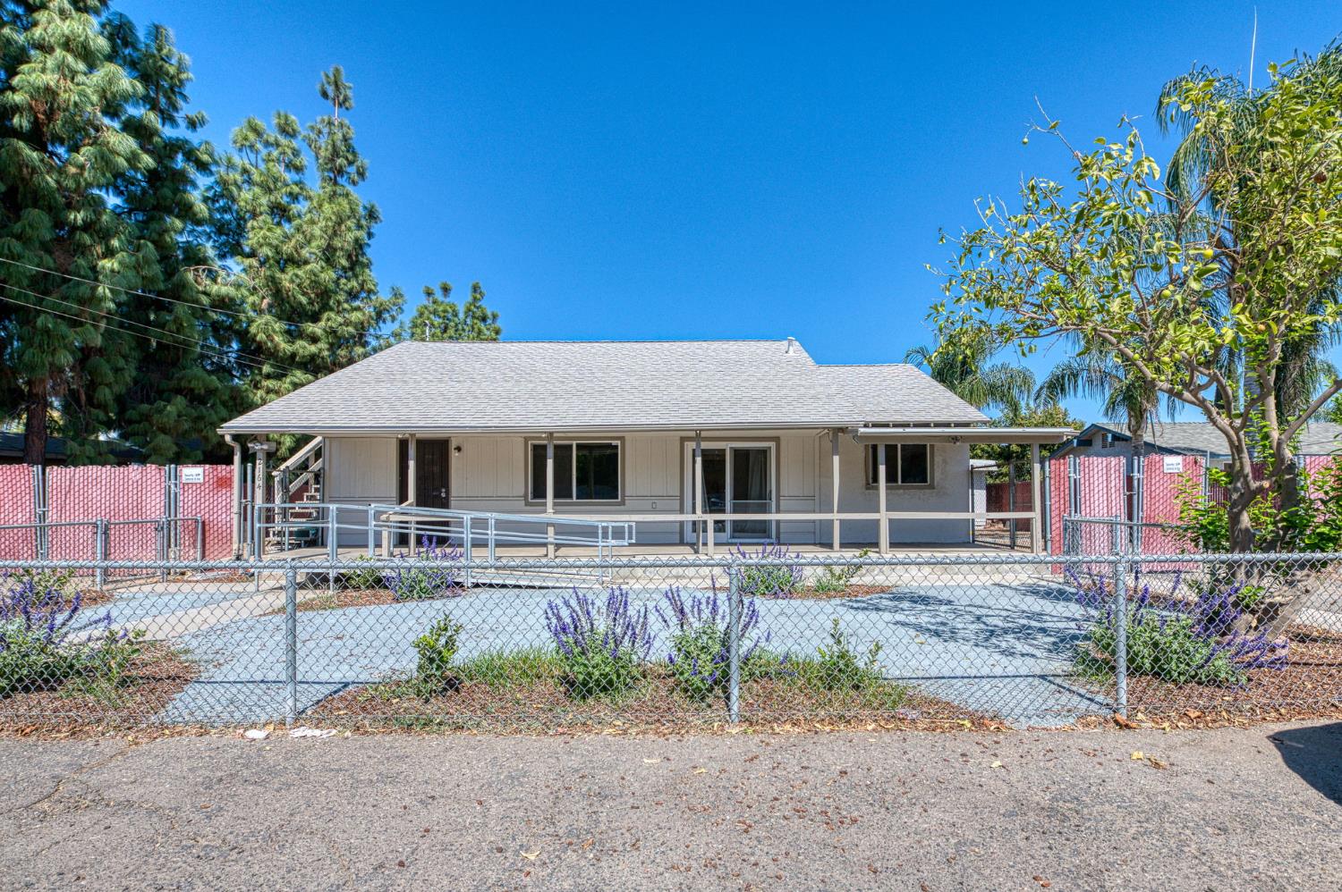 2146 W Dudley Ave, Fresno, CA 93728