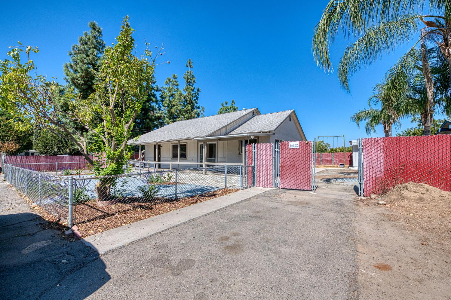 2146 W Dudley Ave, Fresno, CA 93728