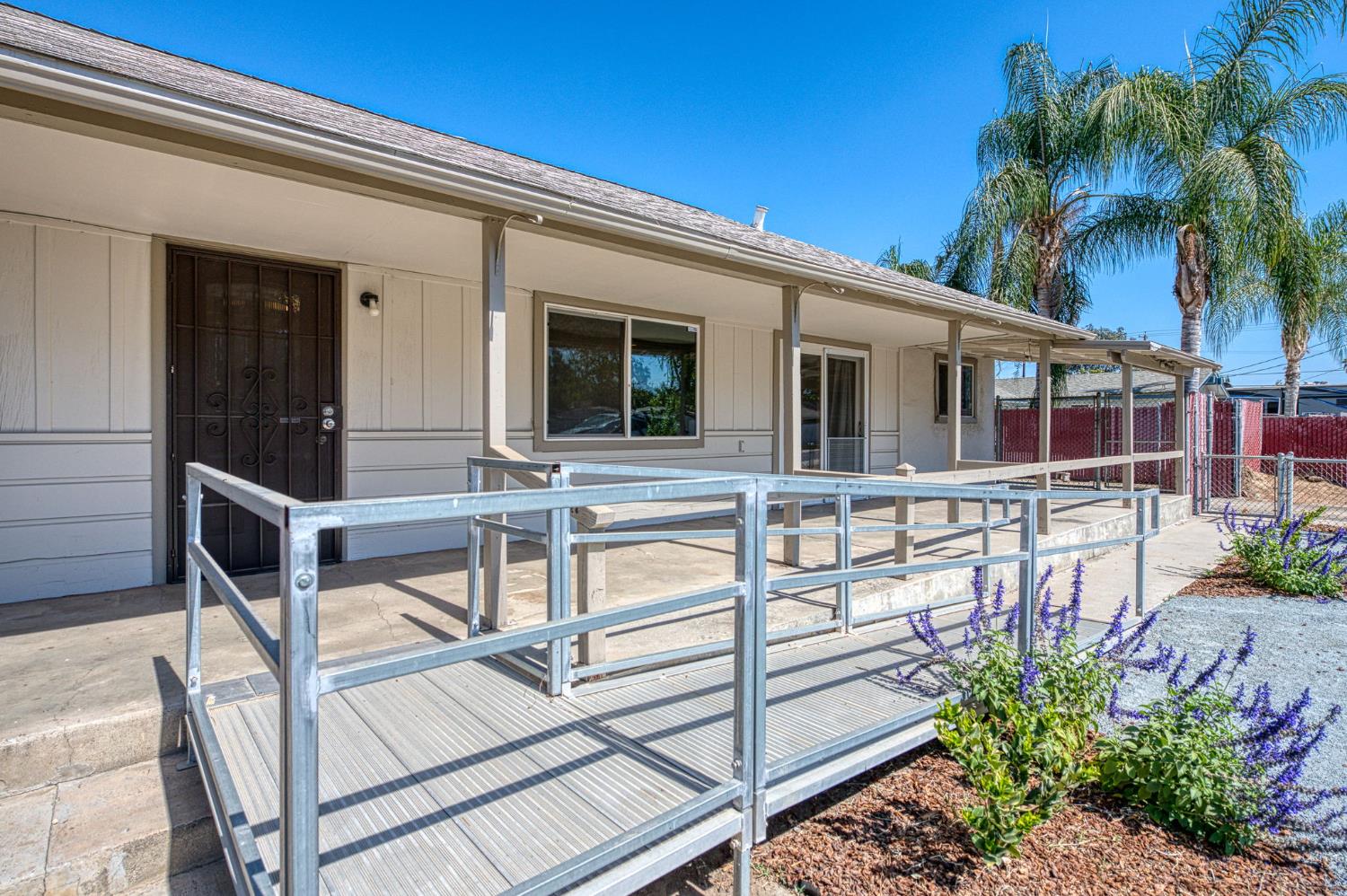 2146 W Dudley Ave, Fresno, CA 93728