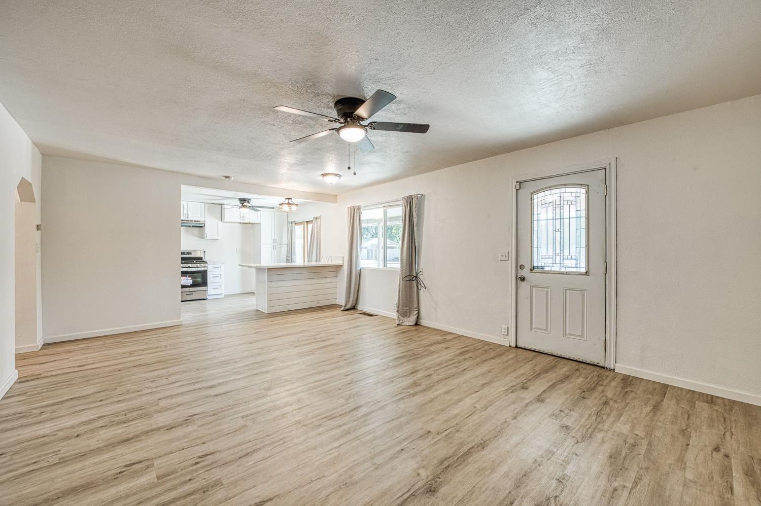 2146 W Dudley Ave, Fresno, CA 93728