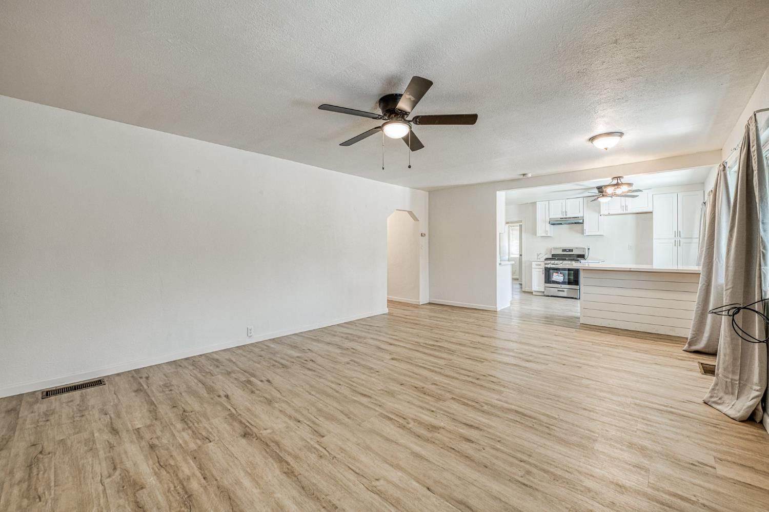 2146 W Dudley Ave, Fresno, CA 93728