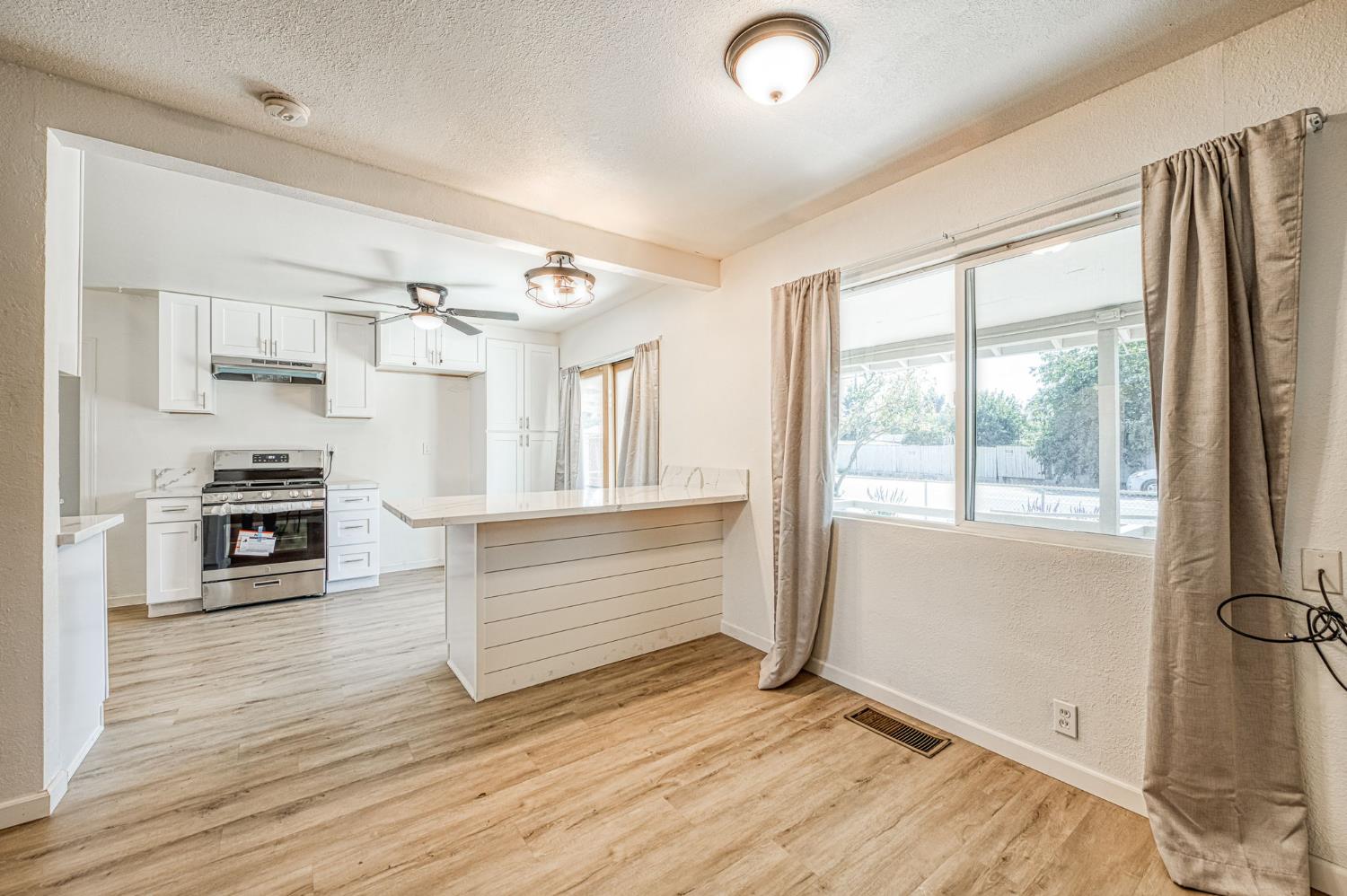 2146 W Dudley Ave, Fresno, CA 93728
