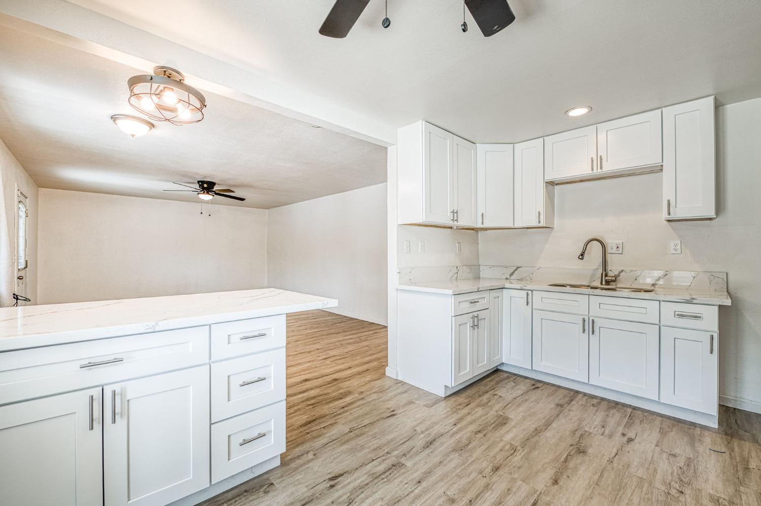 2146 W Dudley Ave, Fresno, CA 93728