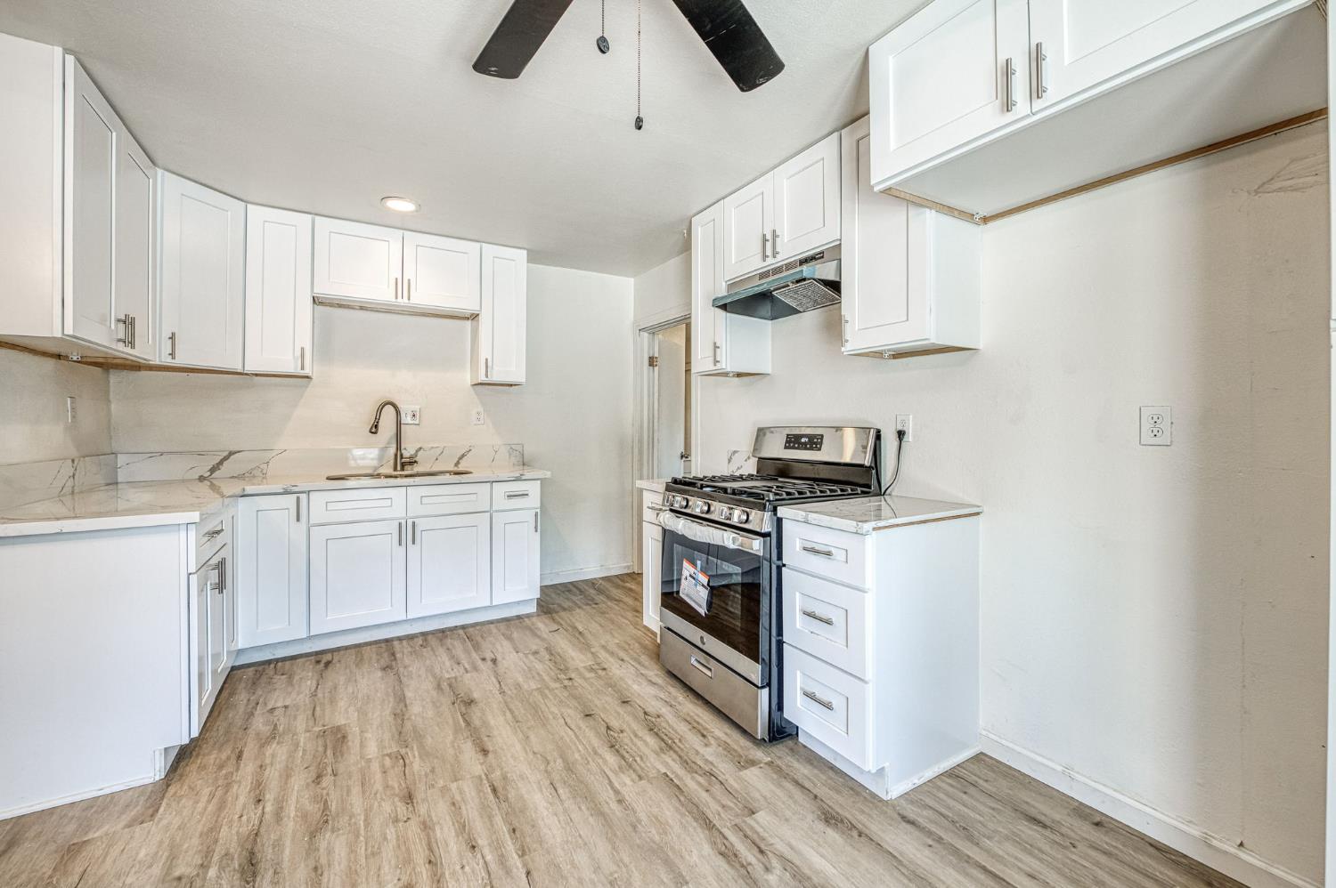 2146 W Dudley Ave, Fresno, CA 93728
